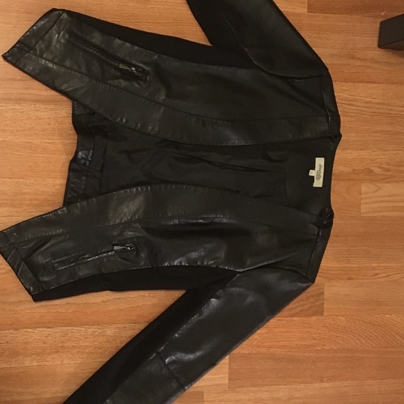 I am selling a size large leather jacket. - Picture 3 of 3